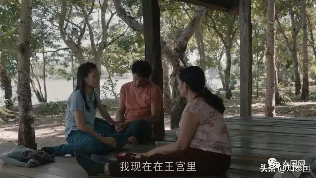 被士兵“上身”的年轻女巫，为何要去舔舐老女人伤痕累累的大腿？