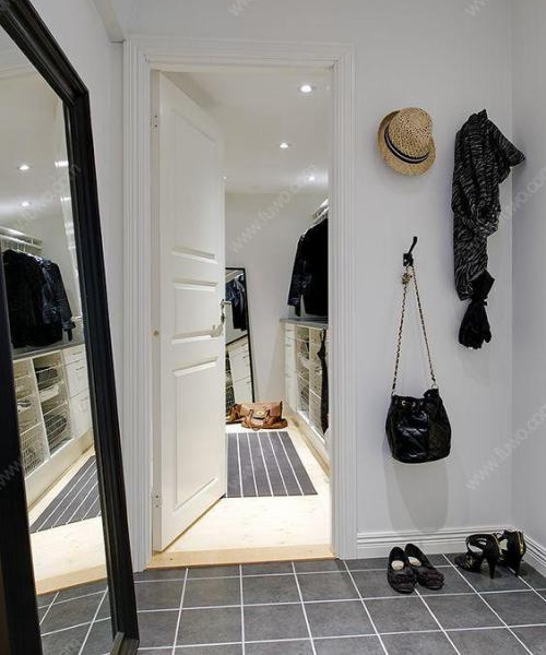 家装门槛石下面需要放什么,门槛石最好的装修方法