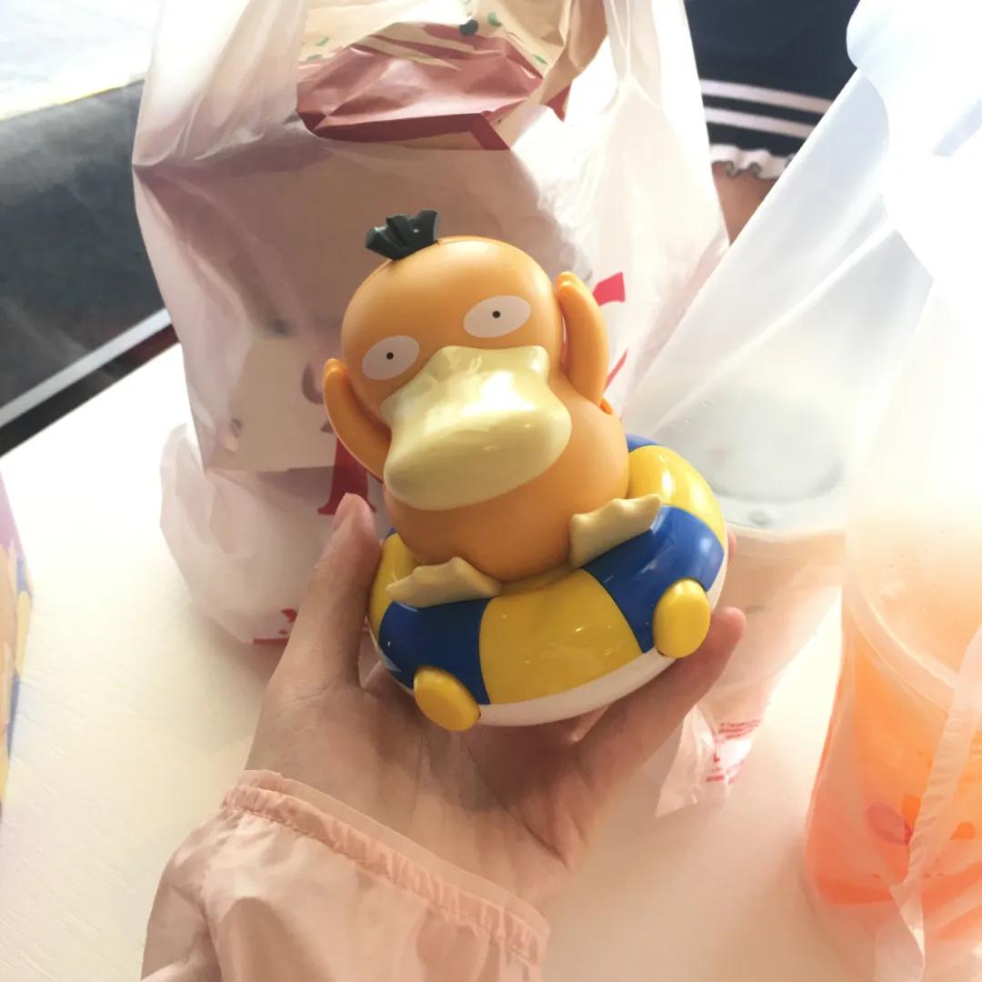 吹水鸭先知|羡慕有个玩鞋的姐姐，因为她会送适合的鞋给我