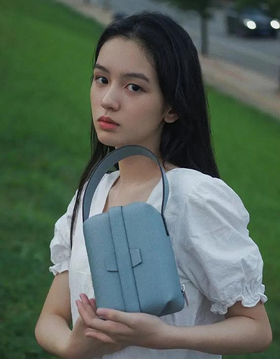 明星撞脸不可怕性别不同就尴尬,意想不到的明星撞脸