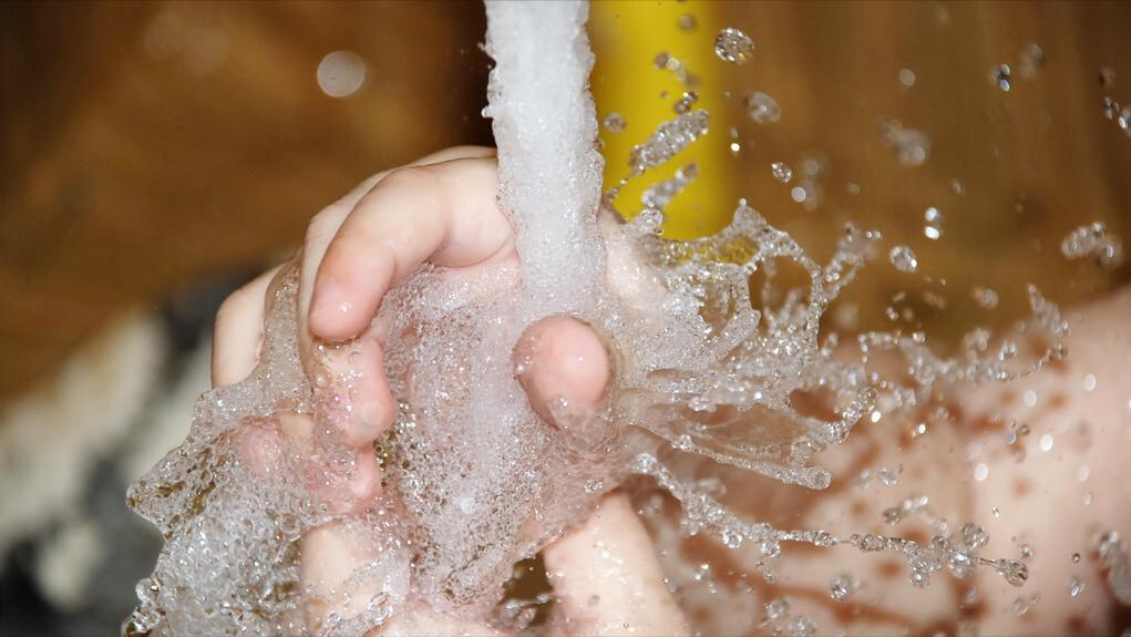 被化学品灼伤起泡怎么办,化学品烧伤急救处理