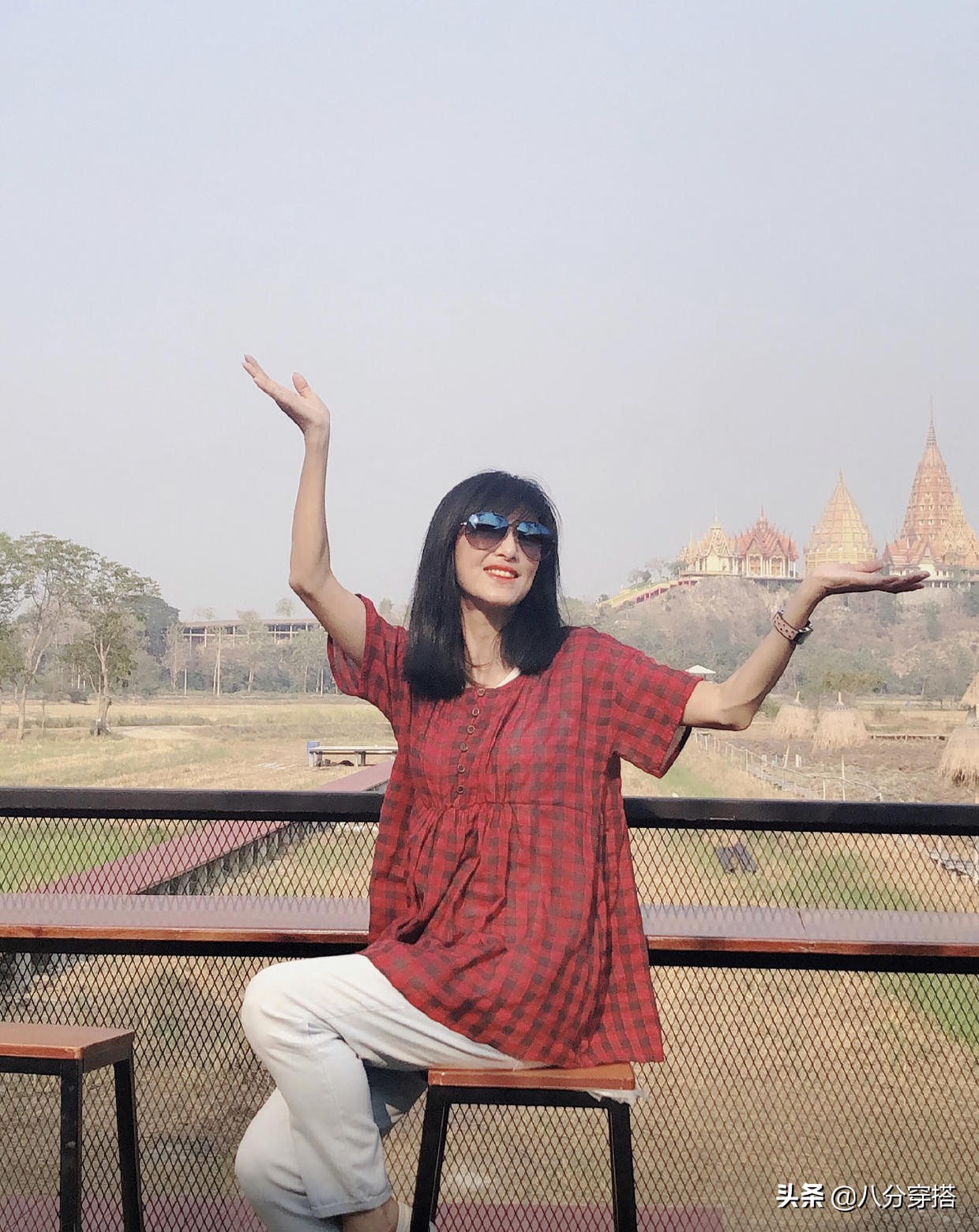 63岁米雪穿刺绣连衣裙减龄不够,米雪越来越漂亮