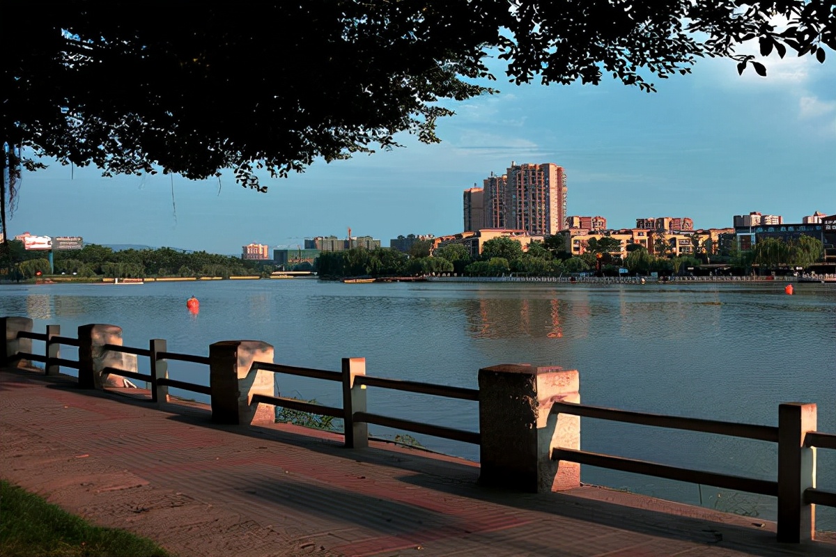 成都市周边买房哪里最宜居,成都周边房价最低的宜居小县城