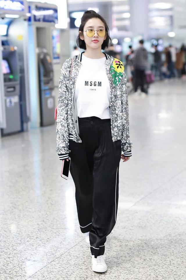 这才是真正时髦又实用的黑白灰,黑白灰银灰三色搭配好看吗