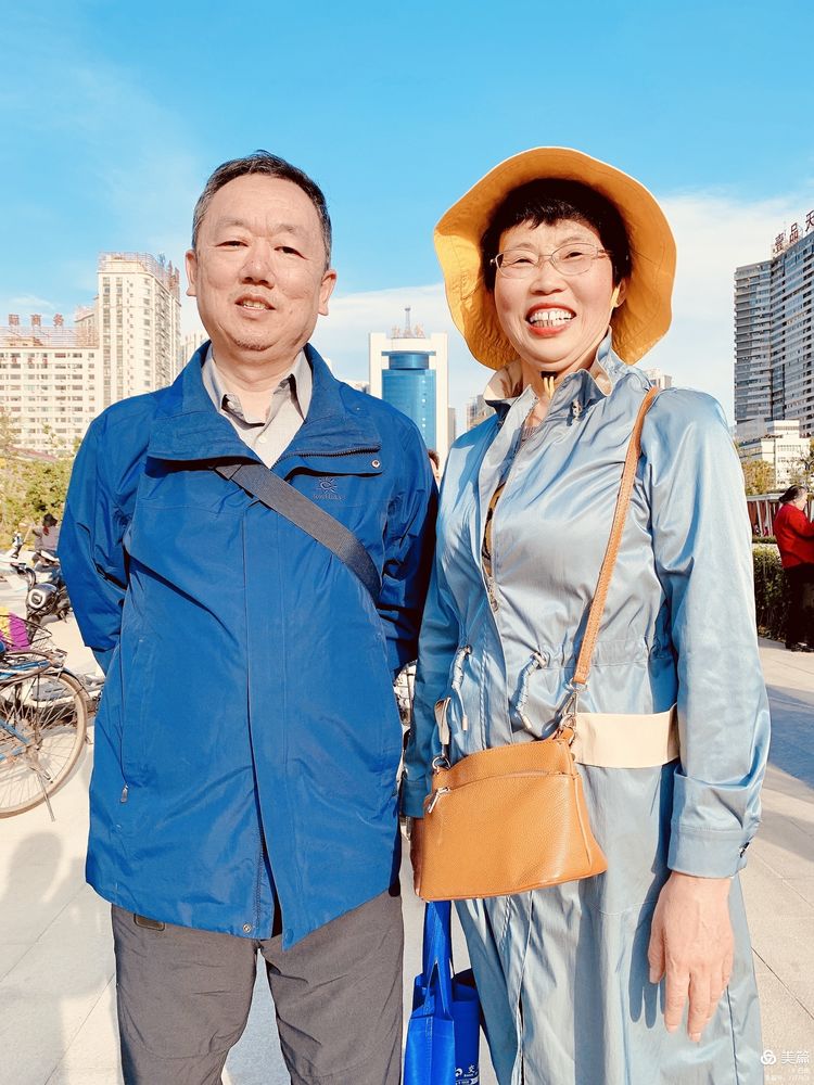 洛阳牡丹广场：*疆新**舞大联欢