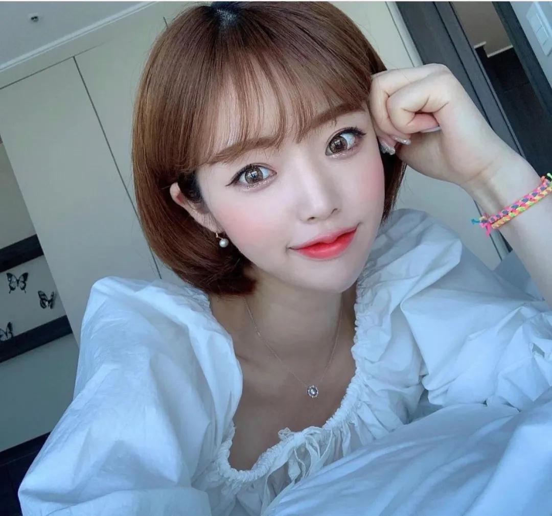 怎样剪刘海扎起来不嫌脸大,剪个刘海拯救一张脸