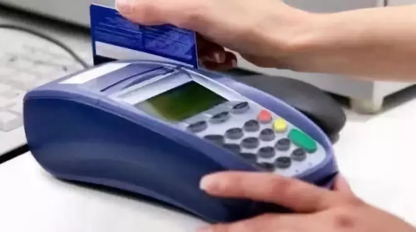 麦当劳中枪!新型假钞在美国被当真钱花?这样换外币更科学……