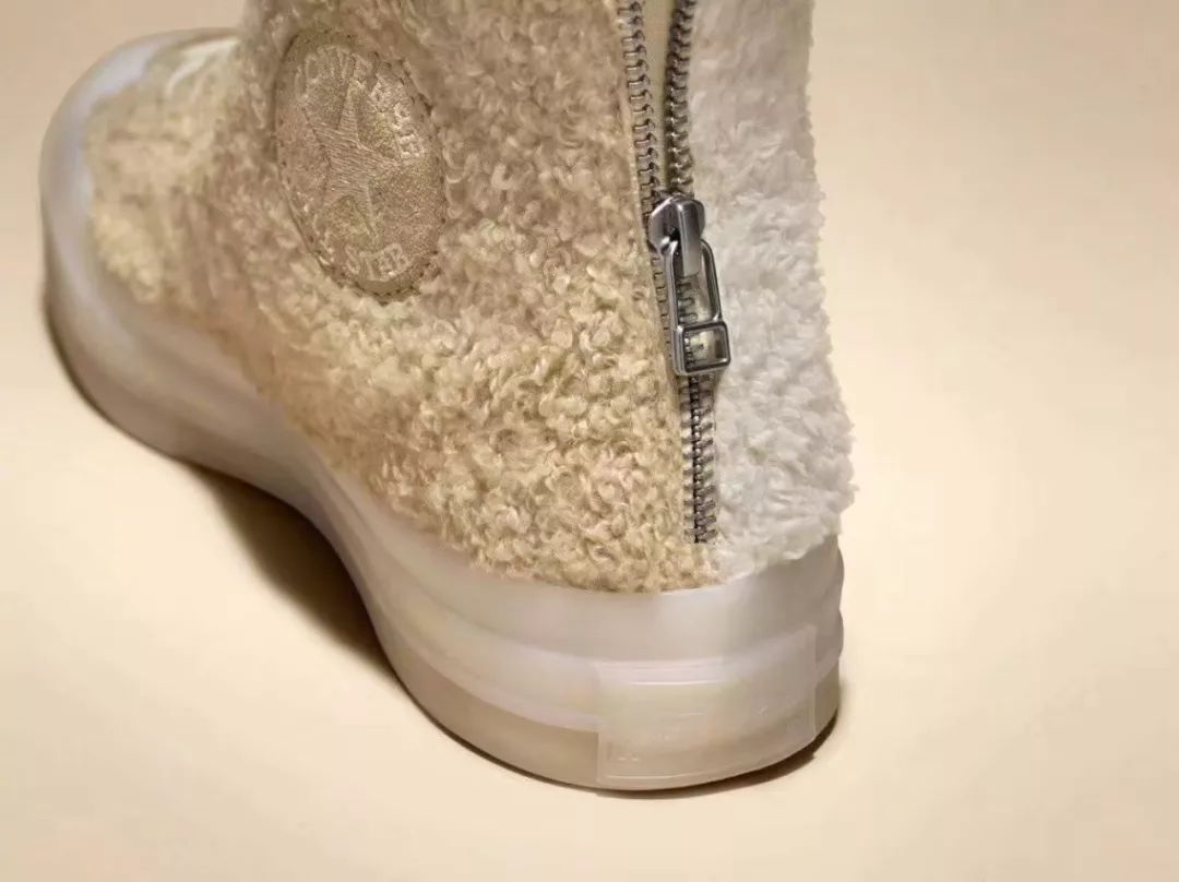 欧阳娜娜穿匡威经典款,匡威高帮帆布鞋欧阳娜娜