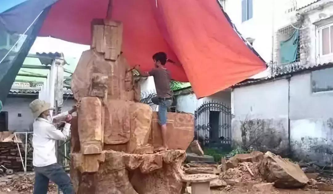 价值240万非洲的原木，雕刻成品出来后震惊全场，一片心疼声！