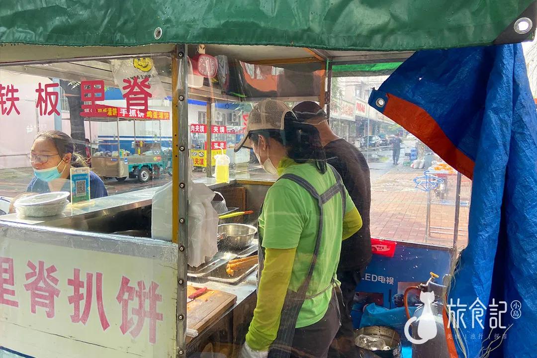 摆了12年！这辆小推车，陪无数三中学生长大……