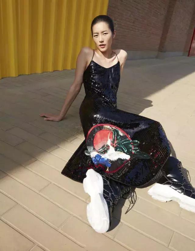 32岁刘雯身价多少亿,刘雯成名模之路