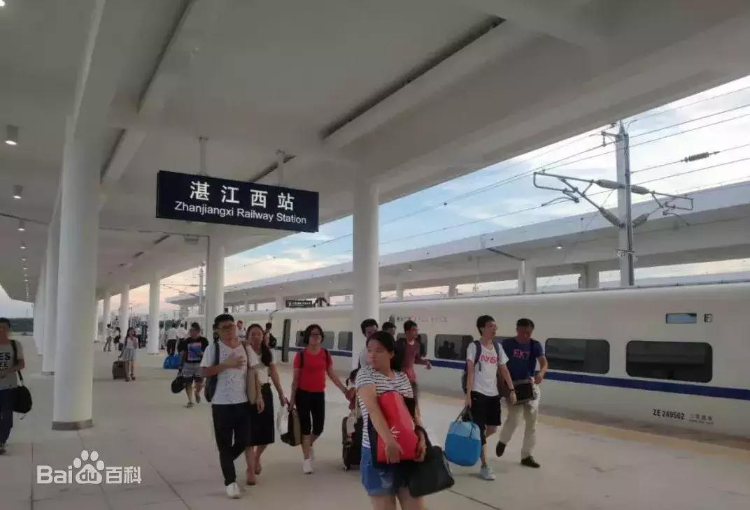 中国高铁游,深湛高铁湛江国际机场站