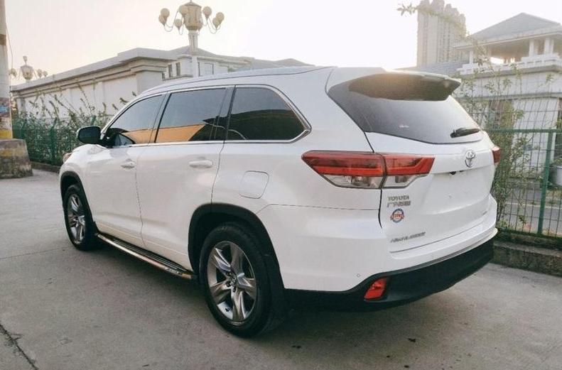 汉兰达车主2560公里真实用车体验,狠心花15万提红旗hs5