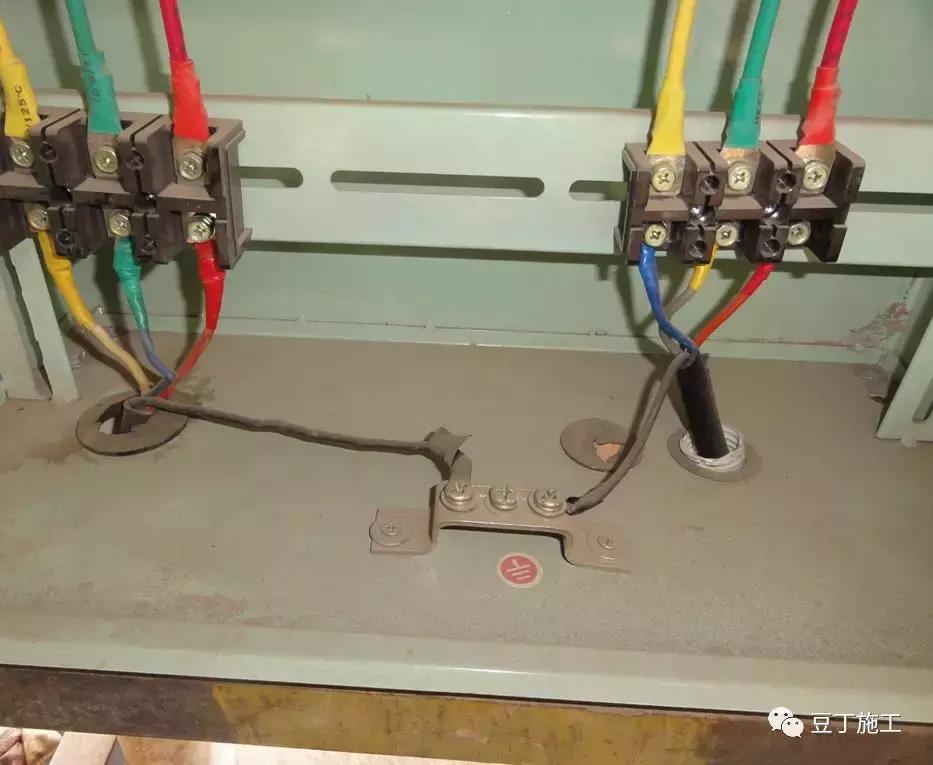 施工现场常见的临时用电违规现象,电力施工现场常见违章现象