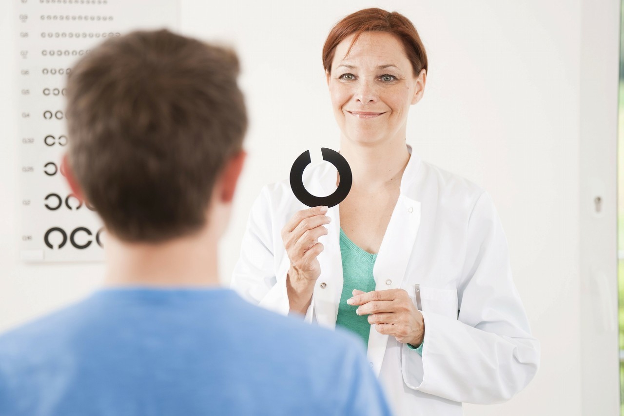 家长怎么判断孩子斜视,小孩斜视怎样干预治疗