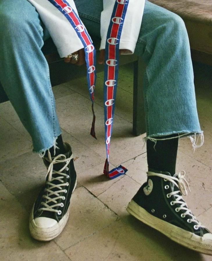 两款匡威各穿一只搭配好看吗,匡威鞋搭配什么裤子秋冬