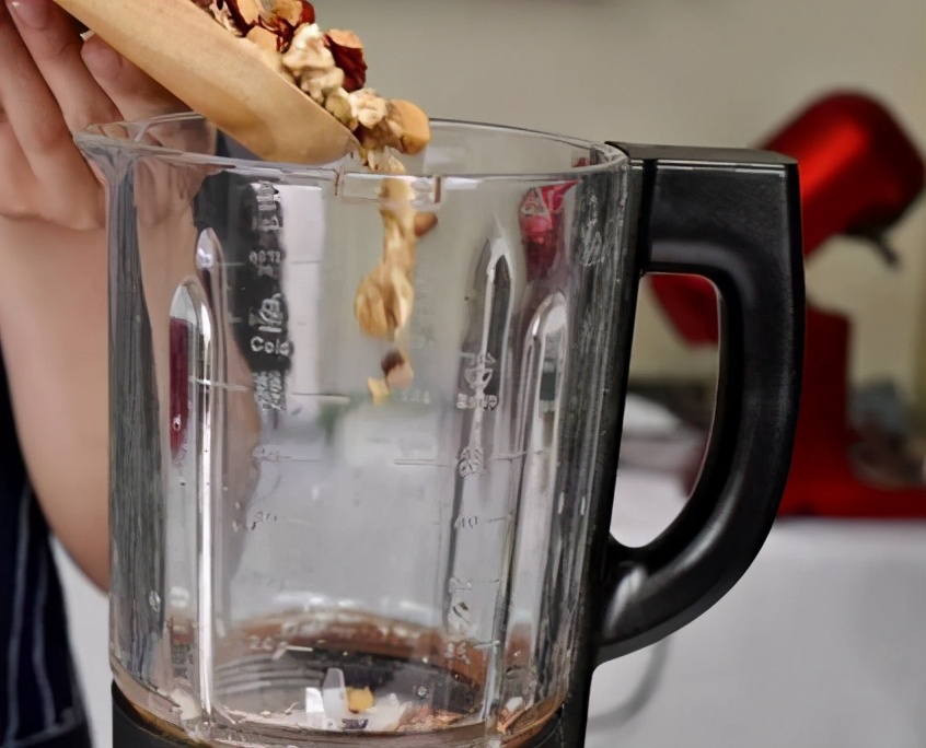 核桃和红枣煮水喝有什么效果,把红枣炒糊泡水喝有什么功效