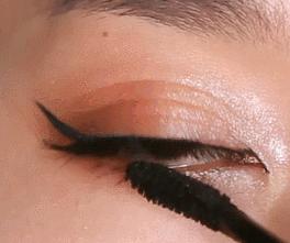 炉火纯青眼妆怎么画才好看,怎么画高级感的妆容眼妆才不晕妆