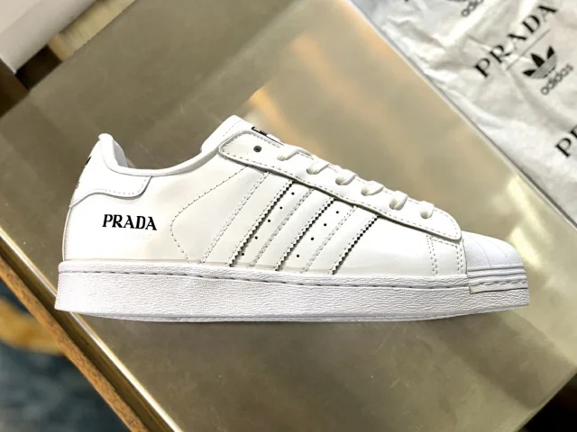 阿迪达斯贝壳头联名有哪些,普拉达贝壳包包价格表