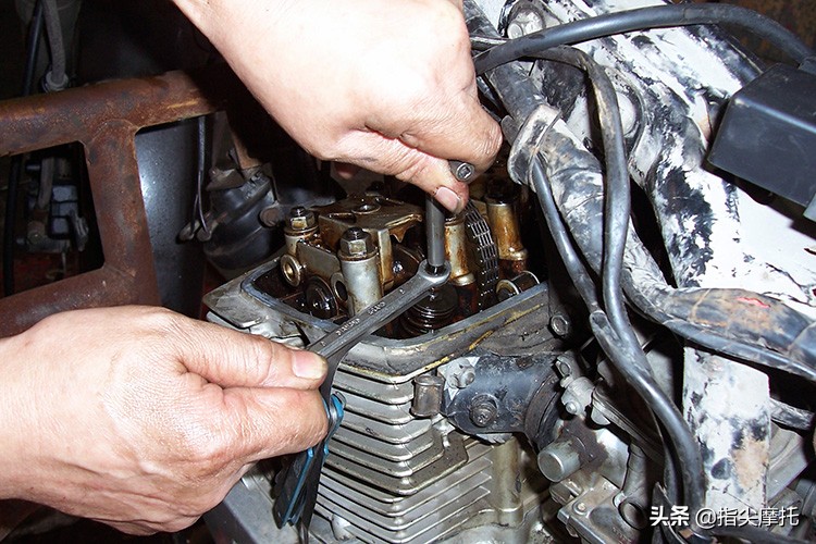 新摩托车气门异响是怎么回事,摩托车发动机走热后气门异响