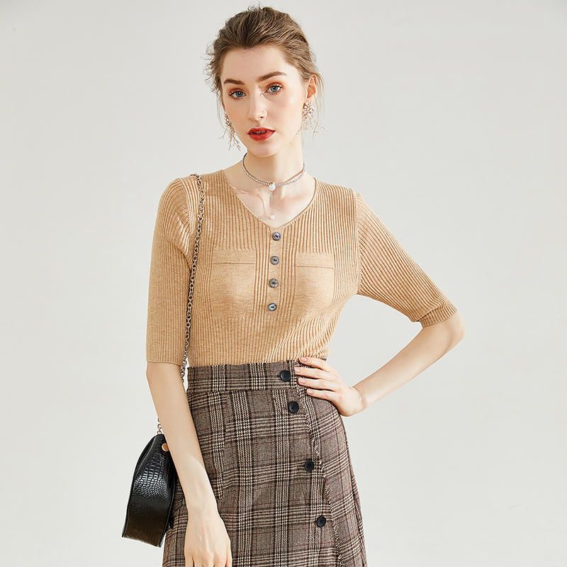 打底衫搭配不同衣服的穿法,红色紧身高领打底衫的多种穿法