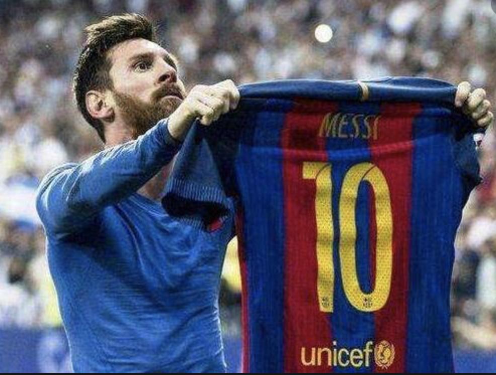 巴萨梅西被恶意犯规队友暴怒,巴萨梅西被恶意犯规