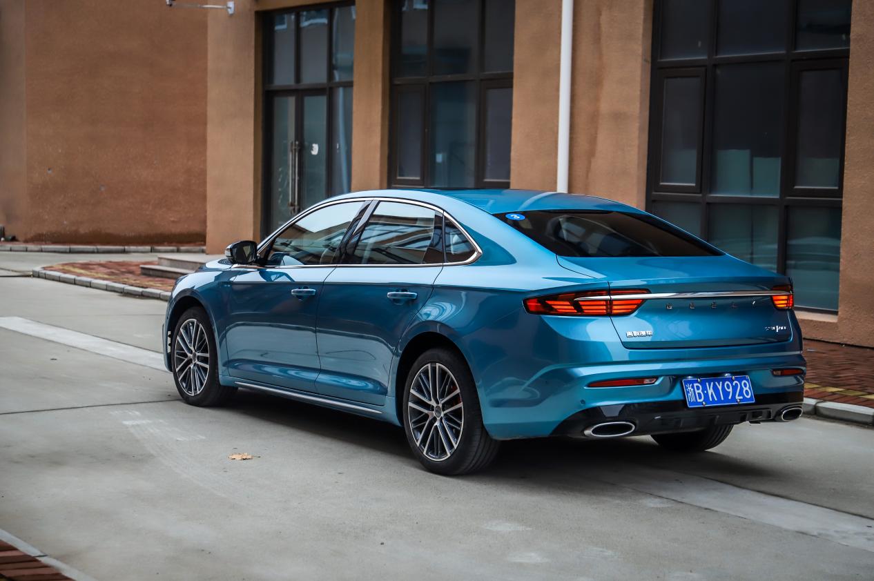 年轻先从动力开始试驾吉利星瑞,颜值才华全都要深度试驾吉利星锐