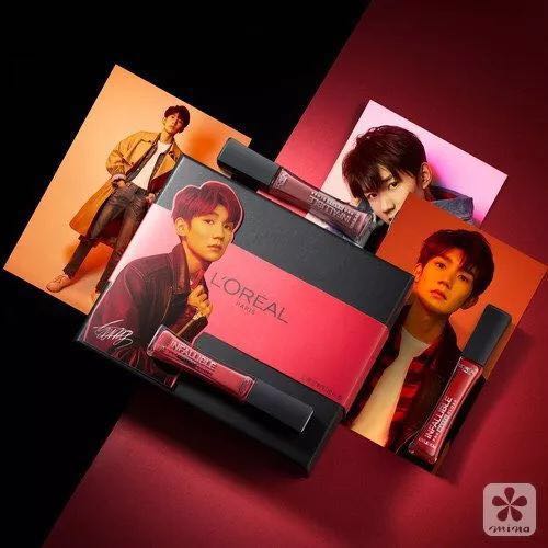 涂上像自己本身唇色的口红,涂上自己喜欢的口红