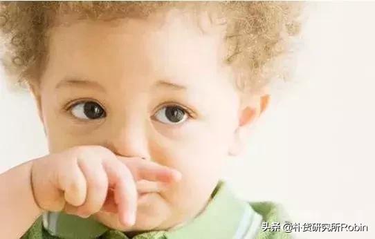 宝宝的鼻腔脆弱，在给宝宝清理鼻腔前，建议你先读一下