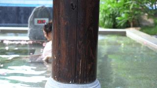 福建泉州聚龙小镇温泉公园：岩脉温泉中药花瓣池亲子戏水区