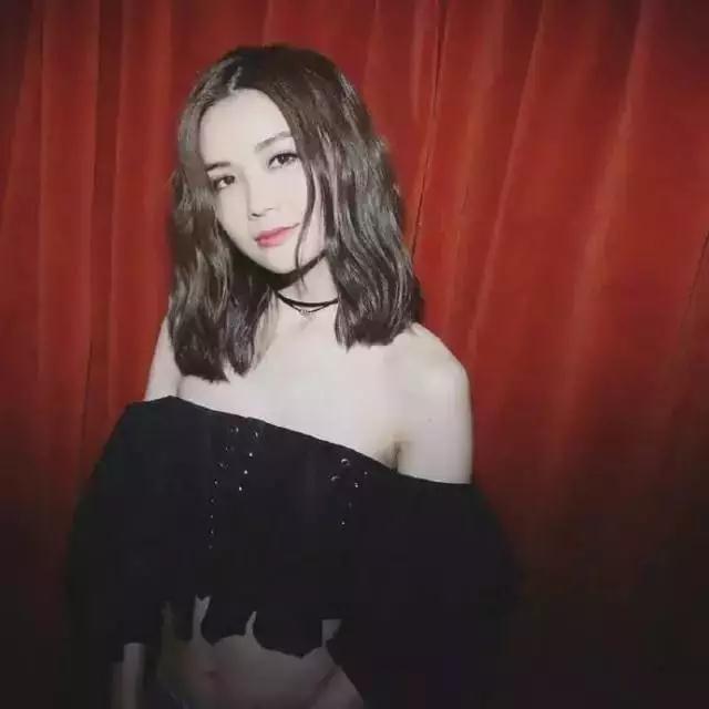 卷发老气怎么补救,直发显年轻卷发显老气