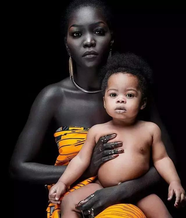 世界上最黑的19岁模特走红网络,全球最黑模特拍照