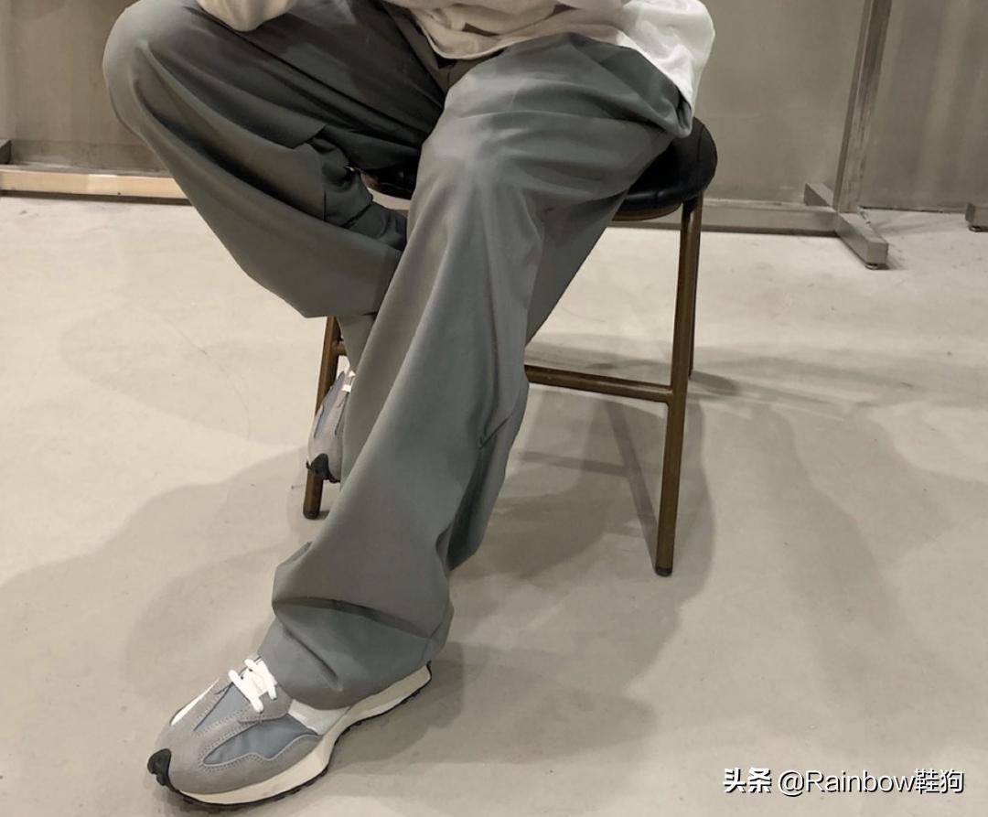 nb327白灰色上脚测评,nb327脚感真假对比