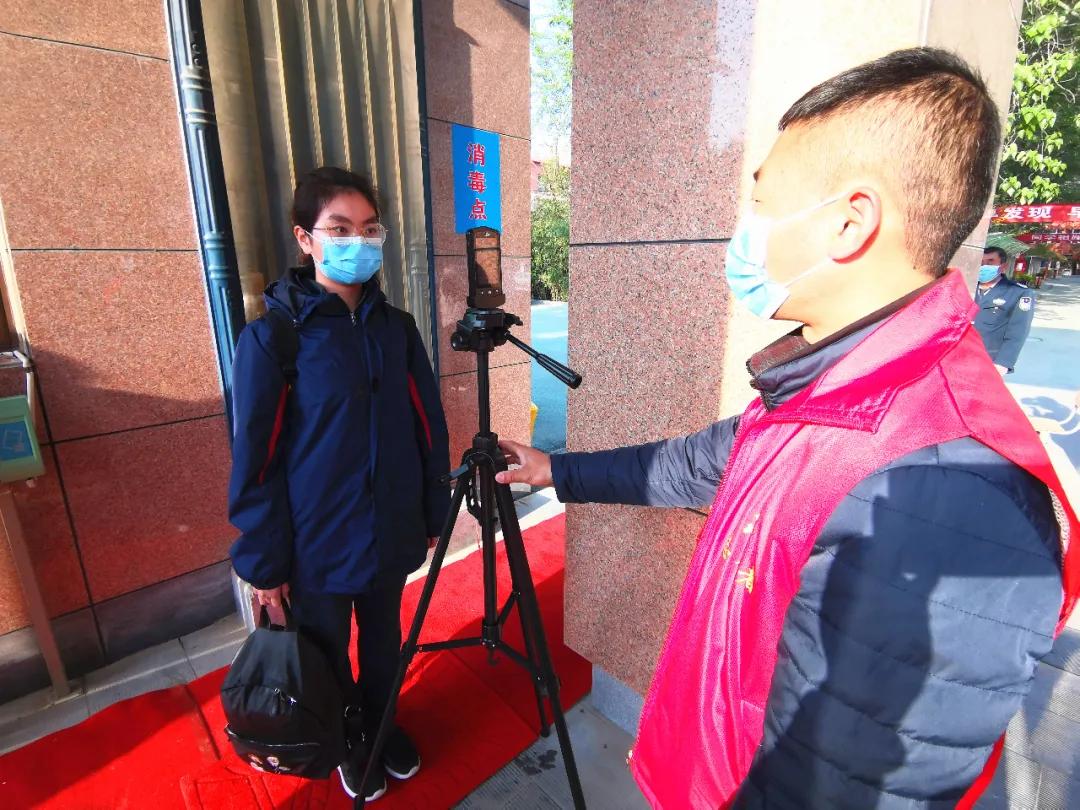 各学校开学第一天的报到情况,开学第一天的视频幼儿