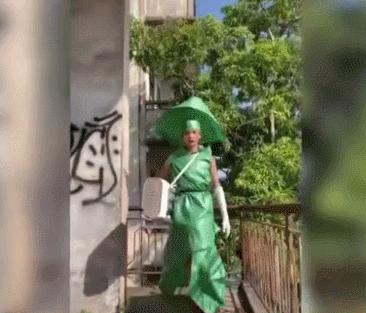 被国人嘲讽，却在国外封神！农村小伙成国际超模，打脸所有嘲笑者