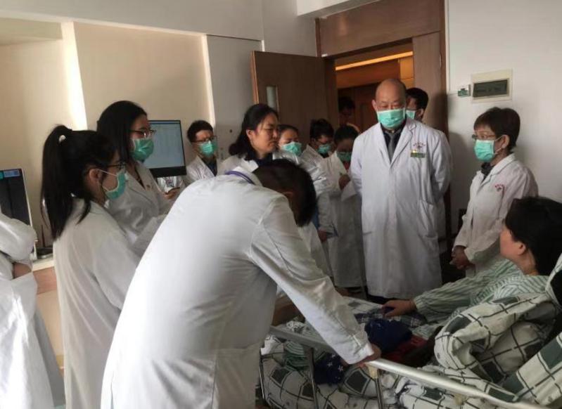 类风湿正规治疗切勿相信偏方,风湿关节炎别信特效药