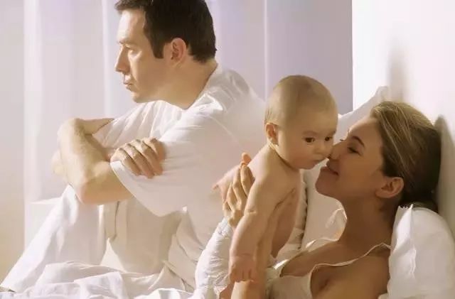 这就是90后爸爸带娃方式,爸爸的带娃方法是不是最好的