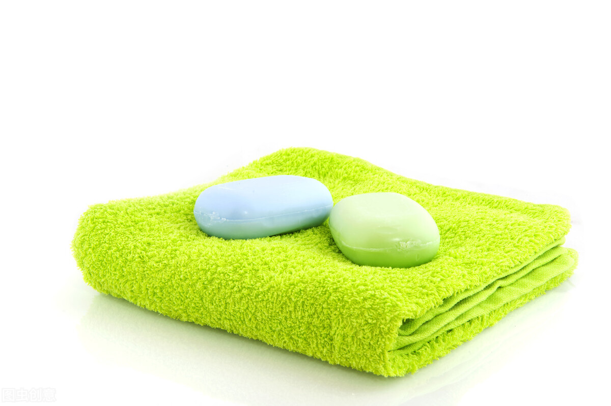 包包脏了清理干净小妙招,包包污渍怎么洗白妙招小苏打