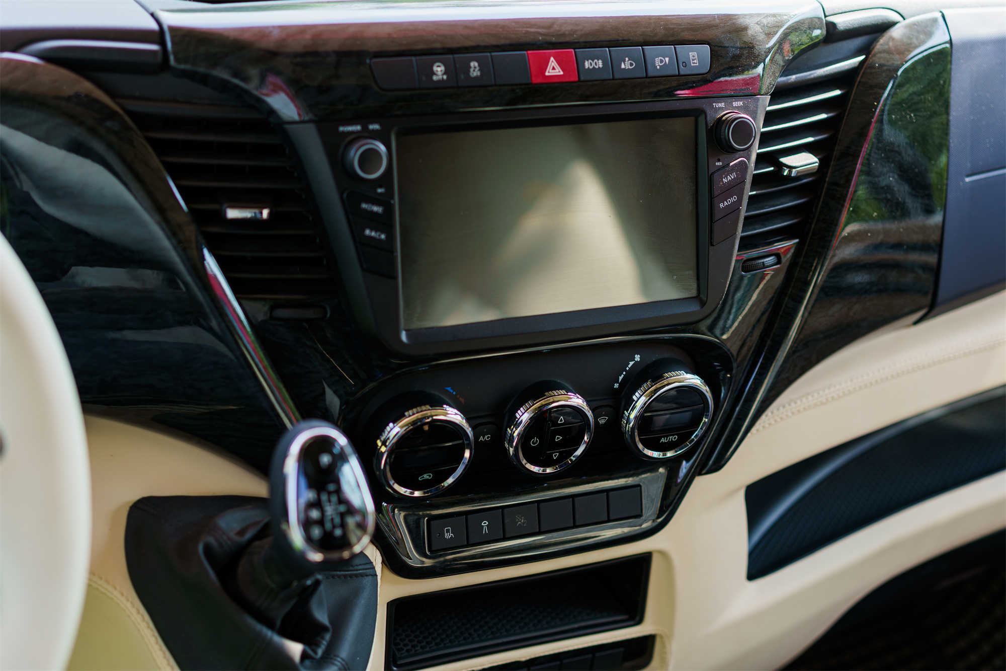 宇通c670房车最新款,宇通房车c553