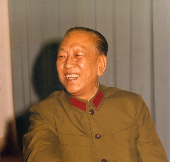 *飚耿**和赵兰香，睡在窑洞之中的战士夫妇，新中国的外交明星