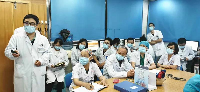 老年人主动脉瓣重度关闭不全,重度主动脉瓣狭窄不手术能活多久