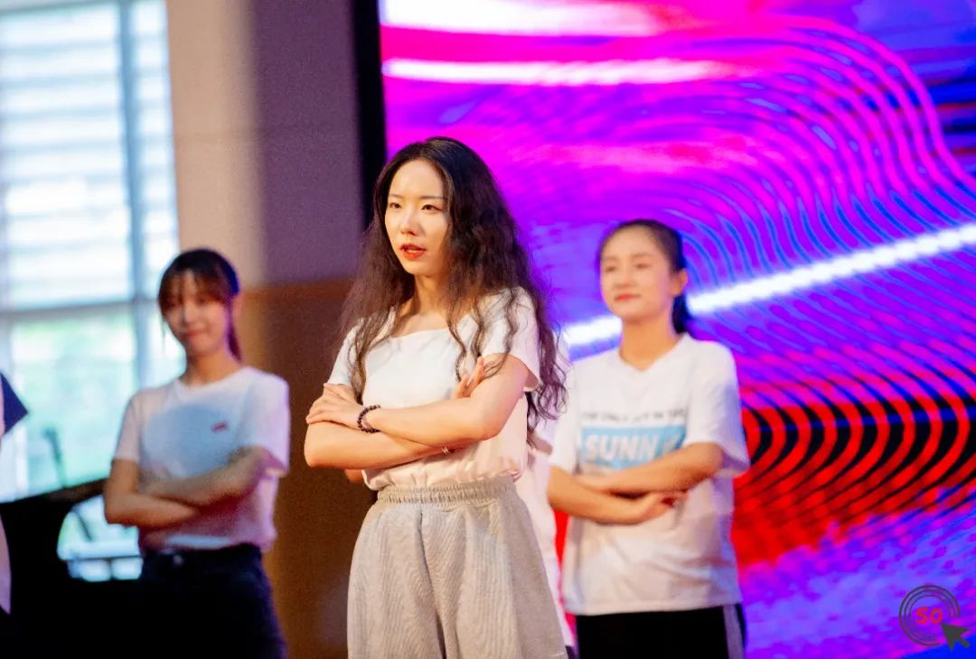 白塔中学2019年庆祝视频,白塔中学表彰大会