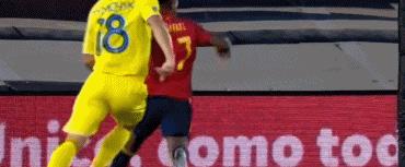 梅西祝贺法蒂,法蒂打破梅西的纪录