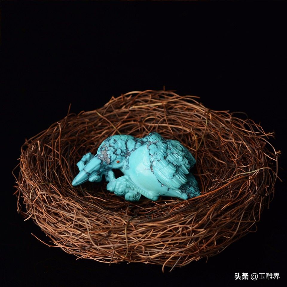 这条绿松石项链，她出的价格比任何一个成年人支付的价格都要高