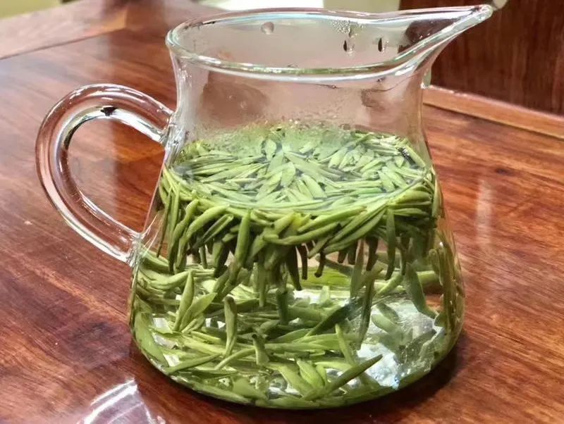 青芽甘露：一杯竹叶青，尽显君子情