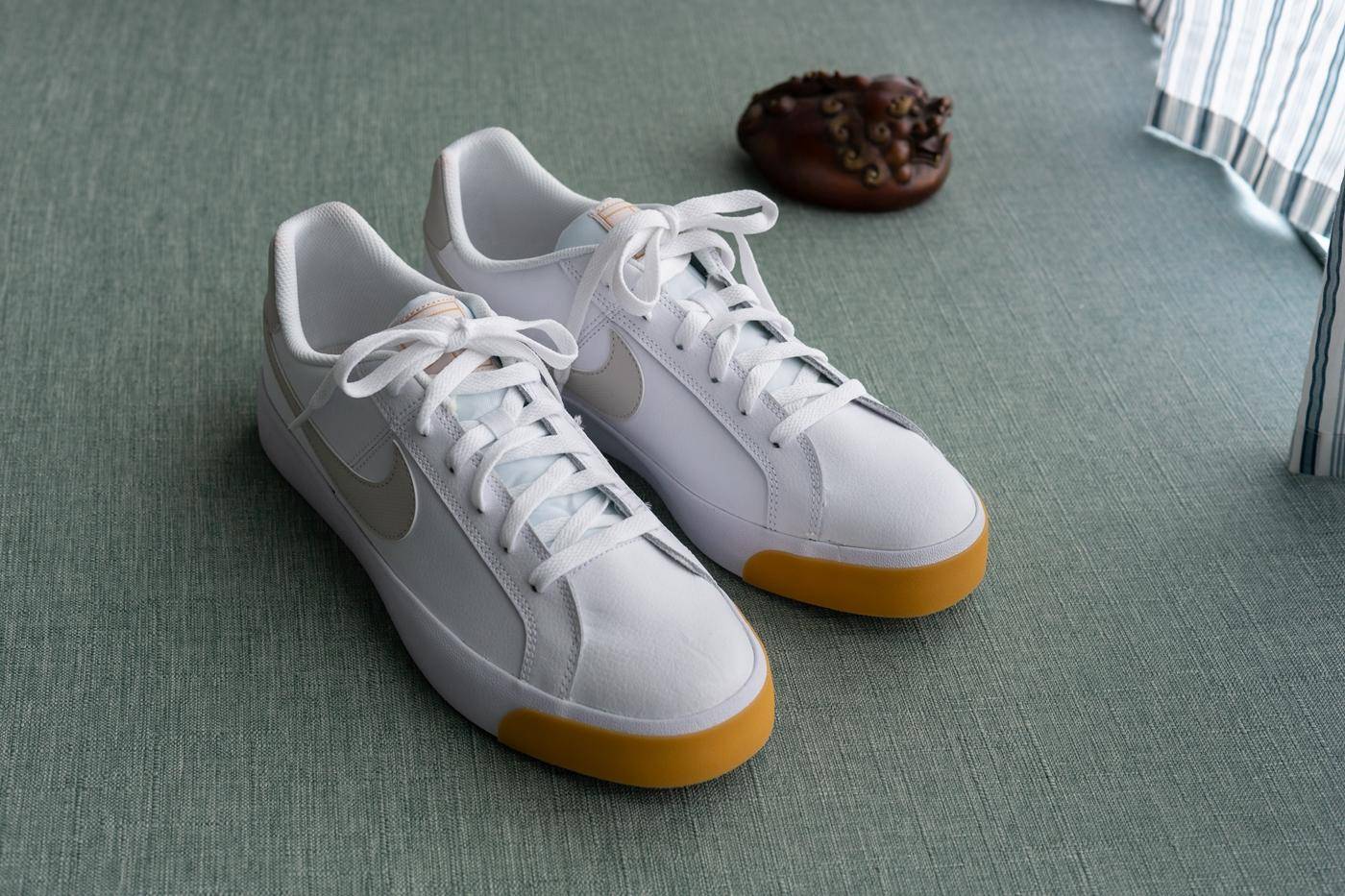 阿迪vs耐克足球鞋,阿迪和耐克小白鞋哪个好