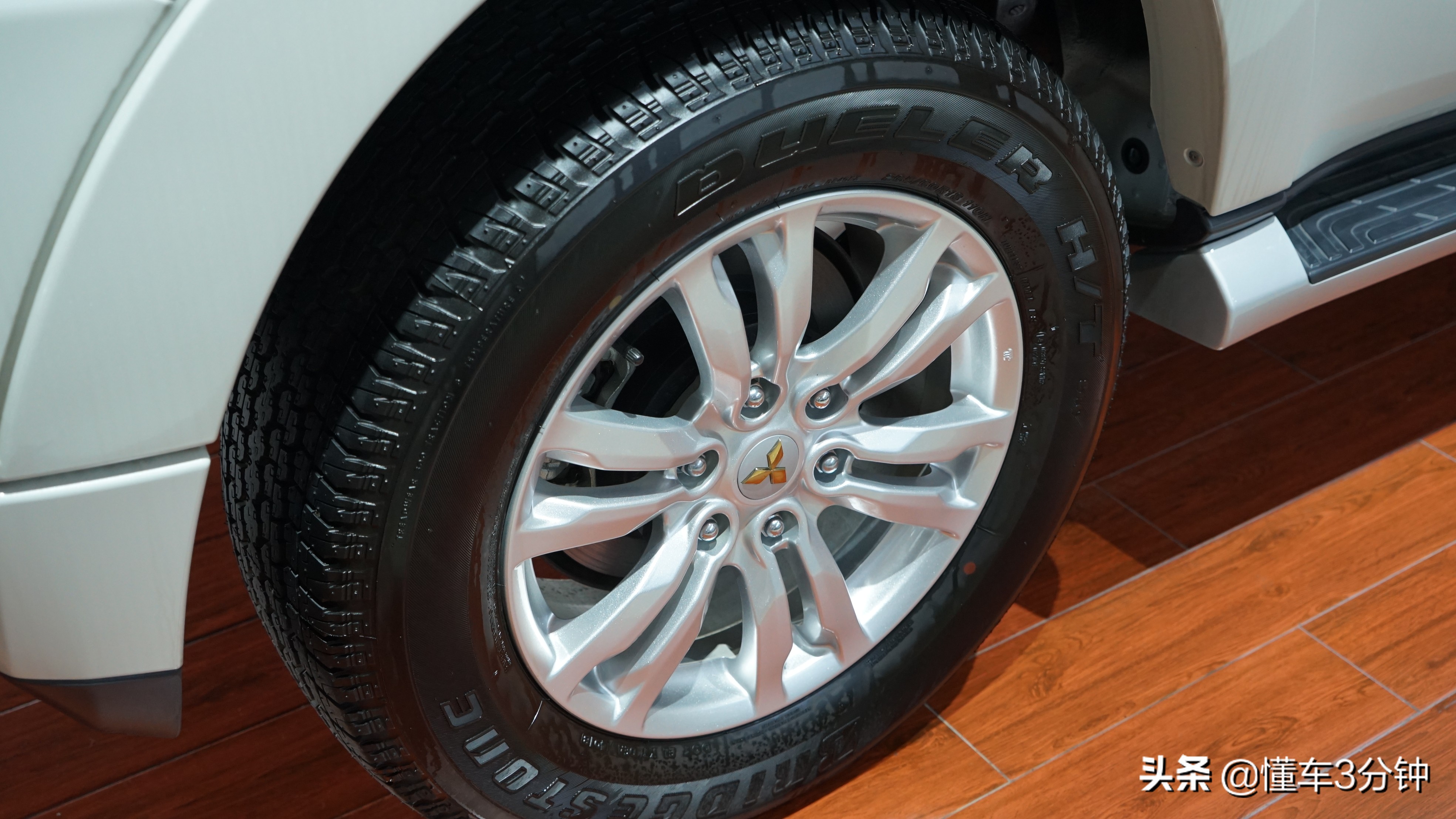 三菱帕杰罗原装进口7座,2.0自吸几万块的帕杰罗