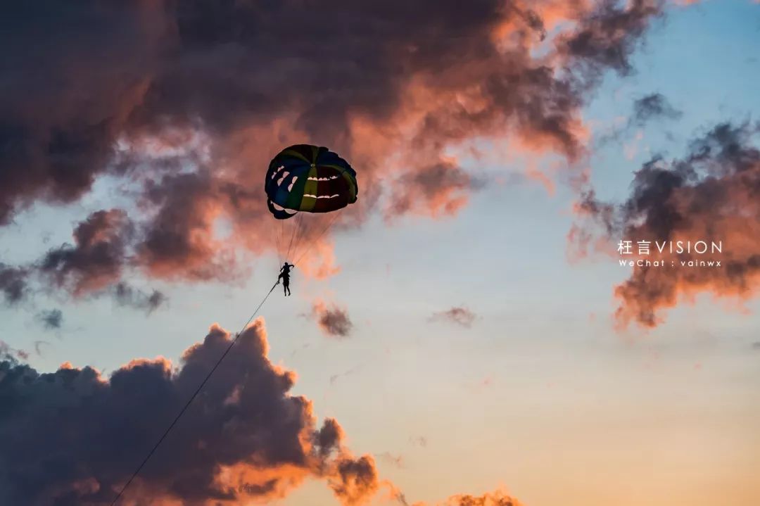 繁华熙攘，从海滩到山路的芭东（Patong）风情