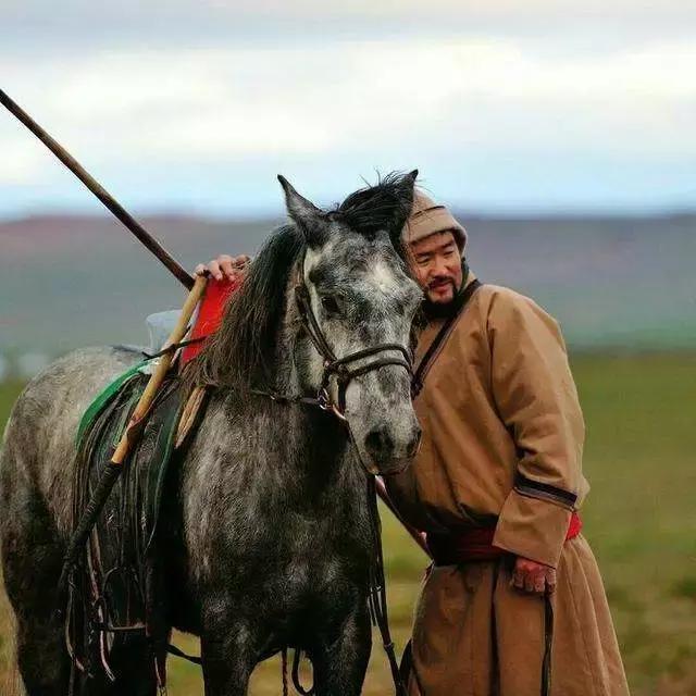 骑自行车耍红缨枪就能cos赵子龙?古代真正的骑马打仗什么样?