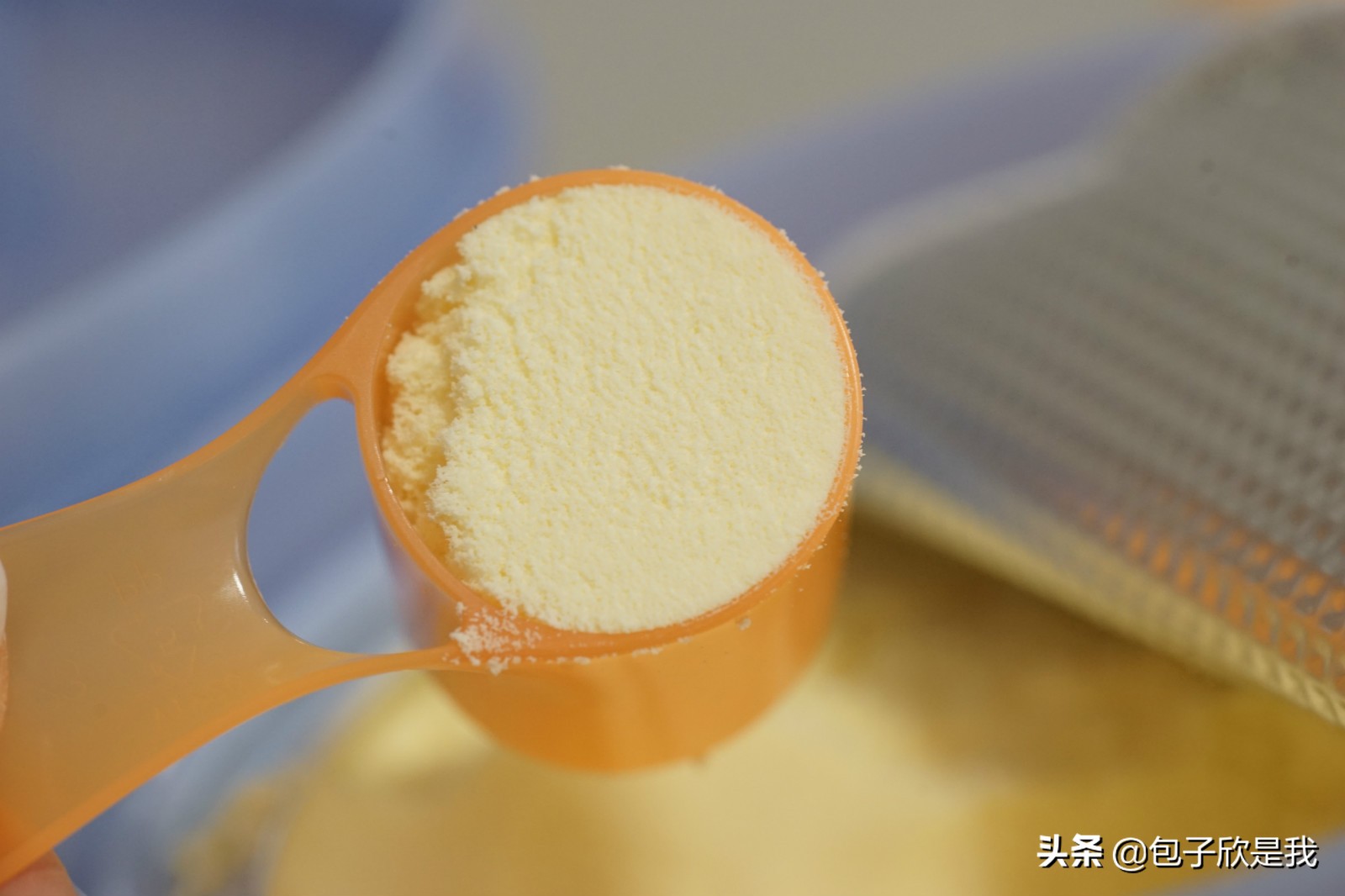 冲奶粉起坨是水温太低还是太高,冲奶粉怎么做到气泡少